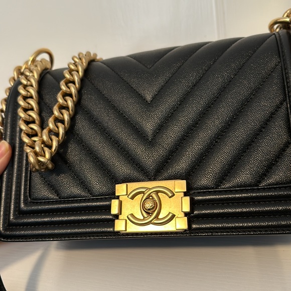 Chanel Flap V bag Chev/black - Picture 6 of 12